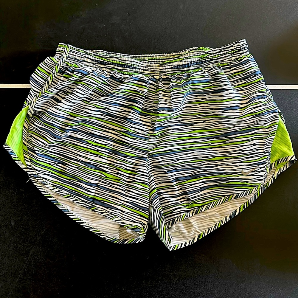 Nike Women’s modern tempo shorts 3”